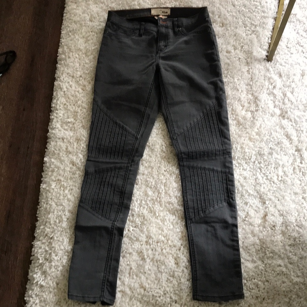 Grey skinny jeans